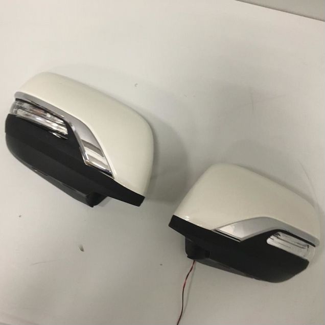 Крышки зеркал Toyota L/C 200 executive+ поворотник