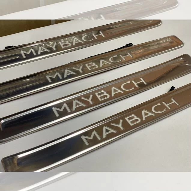 Внутрисалонные накладки на пороги Maybach S 223