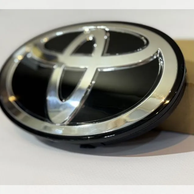 Эмблема toyota land cruiser 300 стекло