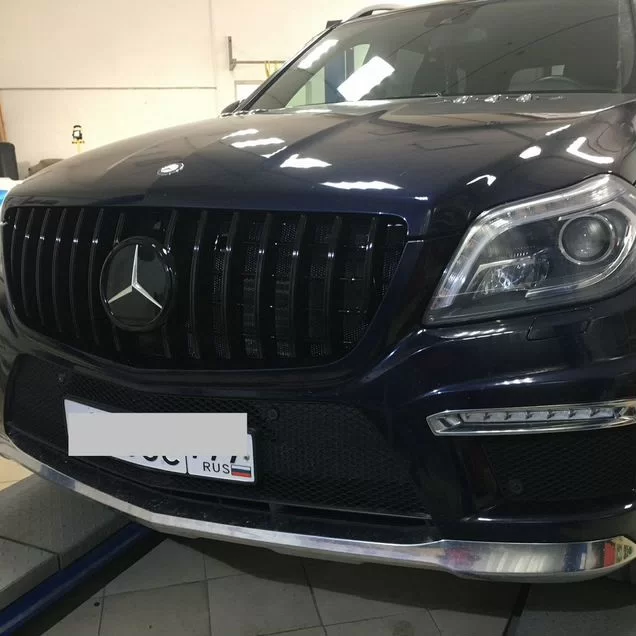 Решетка радиатора черная mercedes GL X 166