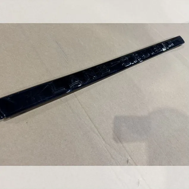 Black молдинг багажника Toyota Land Cruiser 200