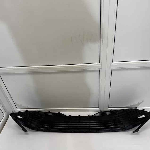 Решетка переднего бампера Toyota Camry V 70