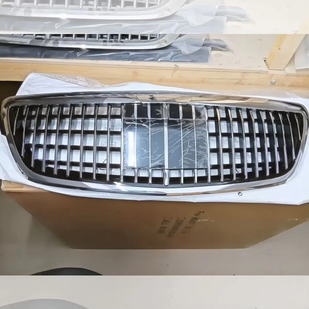 Решетка радиатора Maybach mercedes V 447